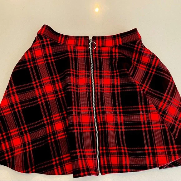 Hot Topic size SM zipper front red and black plaid skirt - Picture 1 of 3